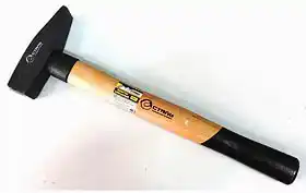 Фото товара Молоток слесарный квадратный боек, деревянная ручка 500 г Сталь