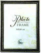 Фото товара Рамка для фото 30*40 см, пластмассовая с золотистым узором