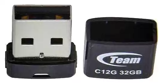 Флешка 32 Гб USB 2.0 Team Group C12G чорна - зображення 1