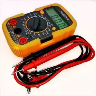 Фото товара Цифровой мультиметр Digital UK-830LN UT, малогабаритный, с подсветкой дисплея и защитным чехлом.